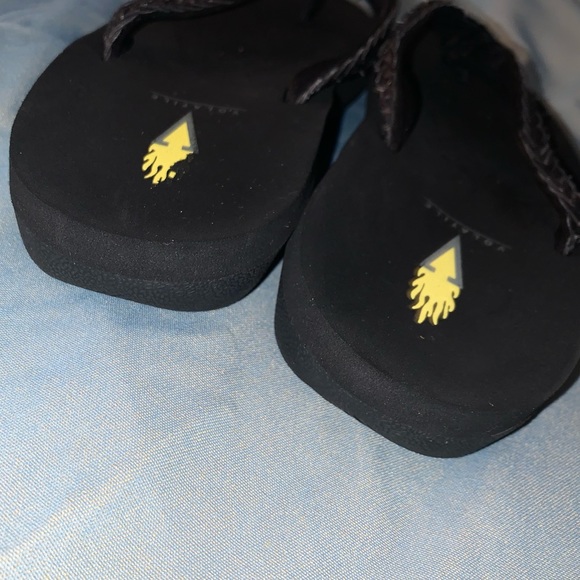 VOLATILE BLACK Braided flip flop sandals womens size 6 - Picture 8 of 10